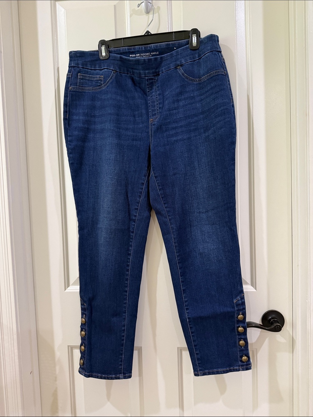 Chico's Dark Blue Pull-On Jegging Ankle Jeans with Button Cuff